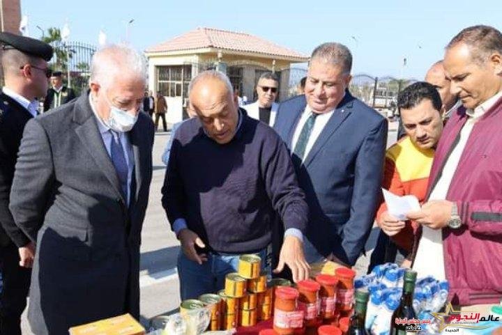 فودة يتفقد منافذ بيع منتجات جهاز مشروعات الخدمة الوطنية ويعطي إشارة البدء لتغطية مدن المحافظة بالسلع المختلفة