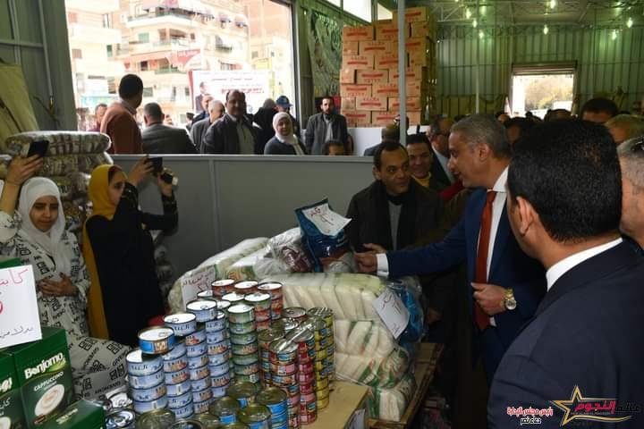 محافظ الفيوم يفتتح معرض "أهلا رمضان" بالمدينة لبيع السلع الغذائية بأسعار مخفضة