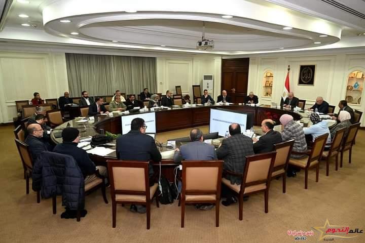 وزير الإسكان يتابع الموقف التنفيذي لمشروعى "منطقة الأعمال المركزية" بالعاصمة الإدارية الجديدة