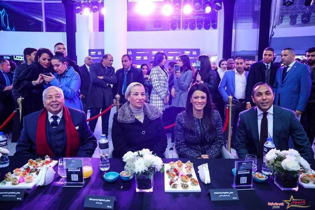 وزيرة التعاون الدولي تشارك في تدشين أول سيارة كهربائية من شركة أبوغالي موتورز