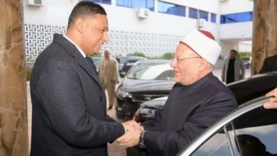 مختار يستقبل مفتي الجمهورية ويؤدون صلاة الجمعة بمسجد نادي جزيرة الورد بالمنصورة