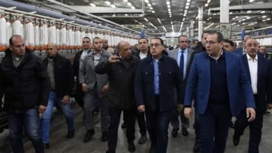 رئيس الوزراء يتجول فى مصانع الغزل والنسيج الجديدة بالمحلة الكبرى