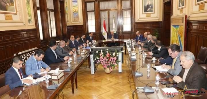 وزير الزراعة يبحث مع منتجي الدواجن استقرار الأسواق والحفاظ على الصناعة الاستراتيجية