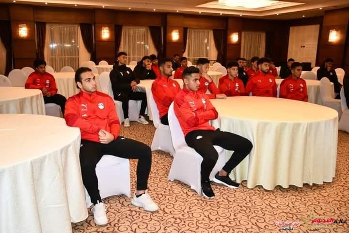 وزير الشباب والرياضة يؤازر منتخب مصر للشباب 