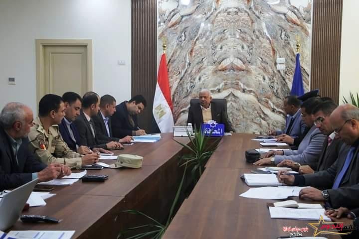 لجنة البت توافق على عدد من طلبات المواطنين لتقنين الأوضاع بمحافظة السويس