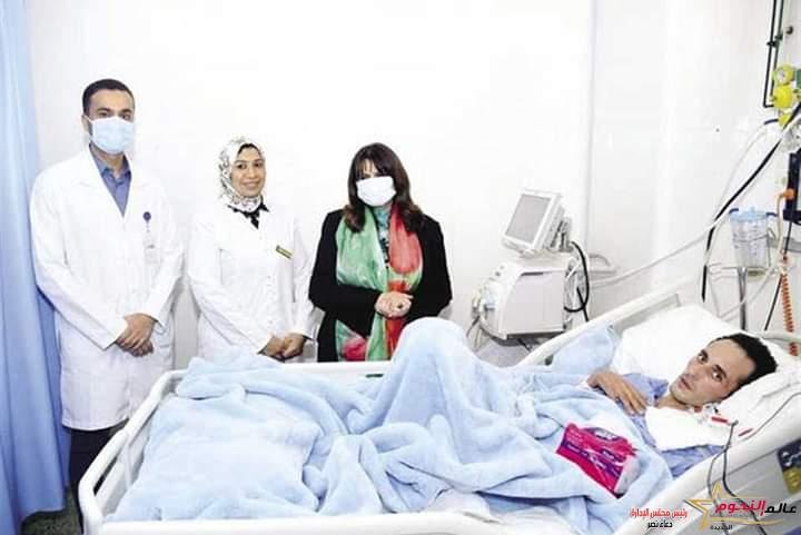 وزيرة الهجرة تتابع حالة الشاب المصري العائد من موزمبيق.. 