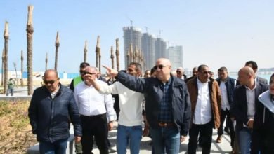 وزير الإسكان يتفقد سير العمل بمنطقة الأبراج الشاطئية بمدينة العلمين الجديدة