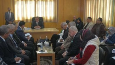 الهجان يعقد اجتماعا بمقر مبنى المناطق الصناعية بالخانكة بحضور مسئولي هيئة التخطيط العمراني 