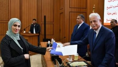 فوده يكرم المتميزين في أداء عملهم خلال جلسة المجلس التنفيذي للمحافظة