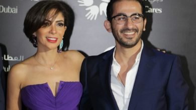أحمد حلمي يهنئ منى زكي على مسلسل تحت الوصاية 