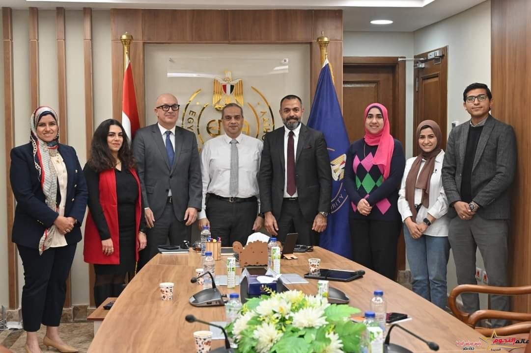رئيس هيئة الدواء المصرية يجتمع مع مدير الأسواق العالمية لشركة روش السويسرية