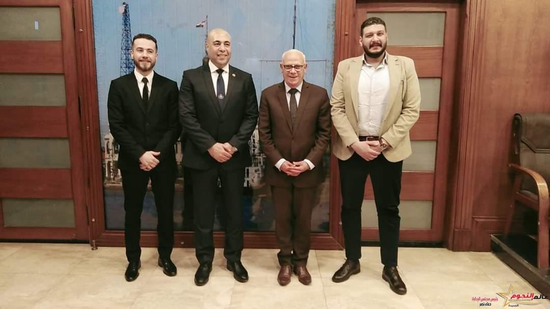 محافظ بورسعيد يلتقي ممثلي شركة" ايزي كاش" لبحث سبل التعاون