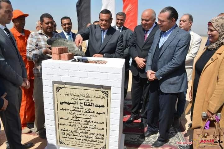 اللواء هشام آمنة واللواء أشرف الداودي يضعان حجر أساس المنطقة الحرفية بالترامسة بمركز قنا