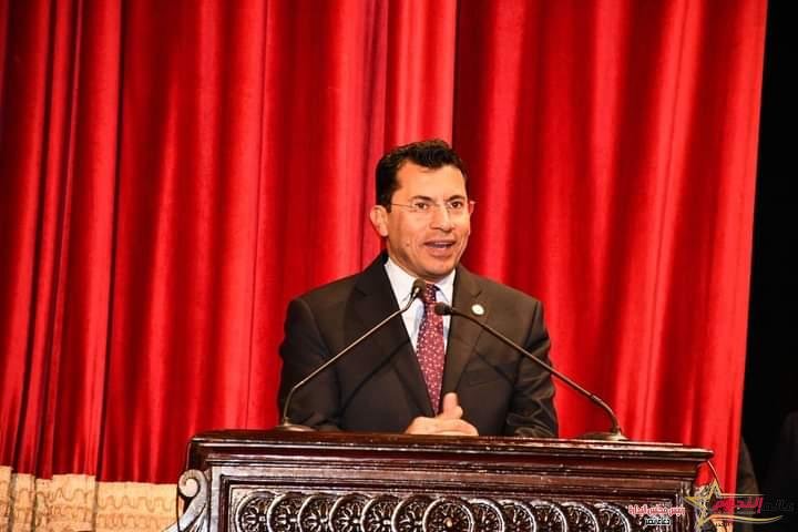 وزيرا الشباب والرياضة والتعليم العالي ورئيس جامعة القاهرة يفتتحون فعاليات الصالون الثقافي حول رؤي الشباب