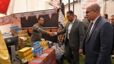مختار يفتتح معرض " اهلا رمضان " للسلع والمواد الغذائيه والمقام بحديقة الأسرة بشارع الجيش