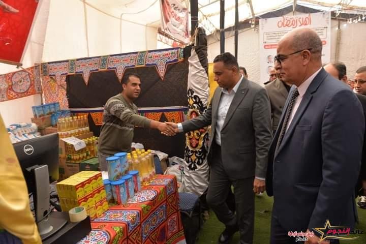 مختار يفتتح معرض " اهلا رمضان " للسلع والمواد الغذائية بحديقة الأسرة بشارع الجيش 2 مختار يفتتح معرض " اهلا رمضان " للسلع والمواد الغذائيه والمقام بحديقة الأسرة بشارع الجيش