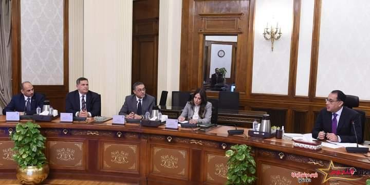 رئيس الوزراء يلتقي رئيس هيئة الاستثمار ونوابه الثلاثة الجُدد 2 رئيس الوزراء يلتقي رئيس هيئة الاستثمار ونوابه الثلاثة الجُدد