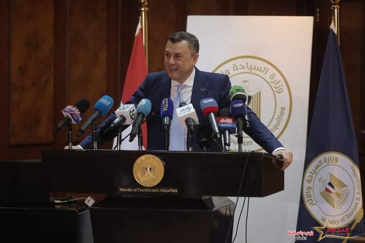 وزير السياحة والآثار يعقد مؤتمراً صحفياً للإعلان عن بعض مستجدات العمل في قطاع السياحة بمصر 