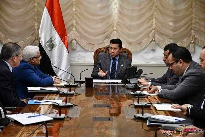 وزير الشباب والرياضة يلتقي مع رئيس هيئة التأمينات الإجتماعية