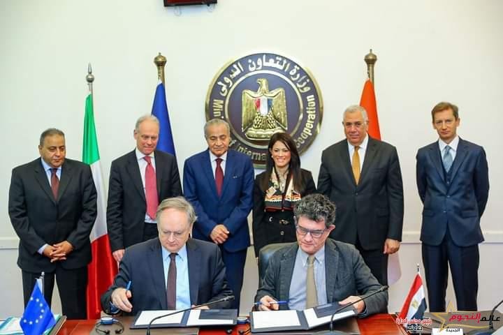 وزراء التعاون الدولي والتموين والزراعة يشهدون توقيع اتفاقية بين الاتحاد الأوروبي والوكالة الإيطالية 2 وزراء التعاون الدولي والتموين والزراعة يشهدون توقيع اتفاقية بين الاتحاد الأوروبي والوكالة الإيطالية