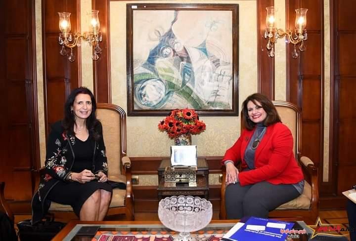 وزيرة الهجرة تستقبل المدير التنفيذي ومدير البرامج في "هيئة فولبرايت" بمصر 2 وزيرة الهجرة تستقبل المدير التنفيذي ومدير البرامج في "هيئة فولبرايت" بمصر