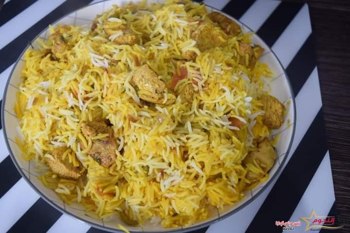 البرياني بصدور الدجاج والمكسرات ... مقدم من: مطبخ عالم النجوم