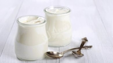 زبادي سادة وبالفراولة ... مقدمة من الشيف: رشا رفعت