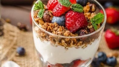 زبادي بالشوفان والمكسرات ... مقدمة من: مطبخ عالم النجوم