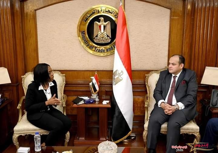 سمير يبحث مع وفد البنك الأفريقي استعدادات استضافة القاهرة لمعرض التجارة البينية الإفريقي 2 سمير يبحث مع وفد البنك الأفريقي استعدادات استضافة القاهرة لمعرض التجارة البينية الإفريقي
