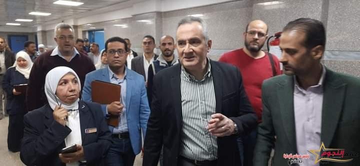 رئيس الهيئة الطبية فى زيارة ميدانية لمستشفى بنها التعليمى بالقليوبية