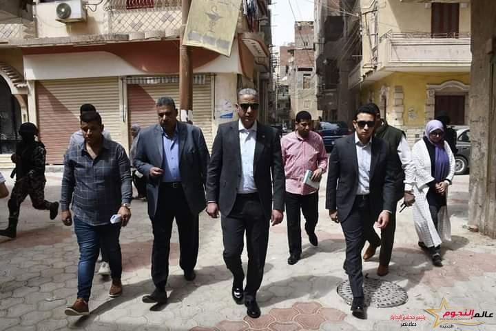 جولة ميدانية لمحافظ الفيوم لتفقد أعمال الرصف وتركيب الانترلوك بشوارع المدينة 2 جولة ميدانية لمحافظ الفيوم لتفقد أعمال الرصف وتركيب الانترلوك بشوارع المدينة