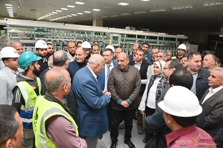 وزير قطاع الأعمال العام في جولة تفقدية بشركة غزل المحلة
