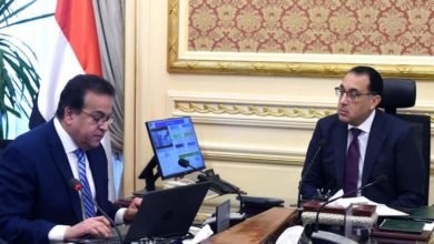 رئيس الوزراء يتابع مع وزير الصحة الموقف التنفيذى لعدد من المشروعات