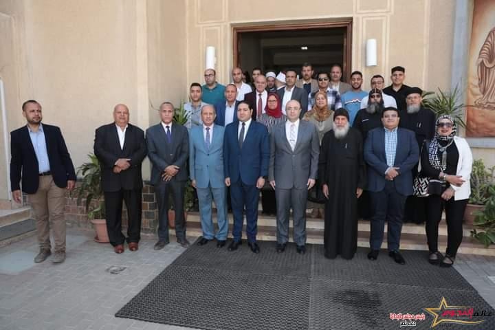 محافظ بني سويف يهنئ الأخوة المسيحيين بعيد القيامة المجيد 