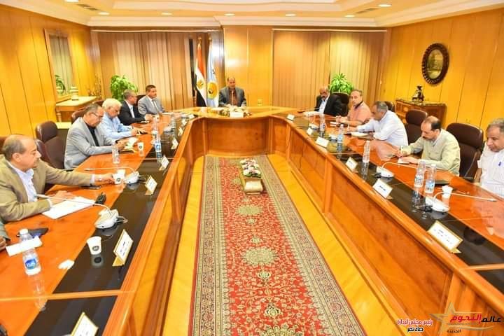 محافظ أسيوط يترأس اجتماع القيادات التنفيذية ويشدد على الاستعداد والجاهزية لاستقبال عيد الفطر المبارك