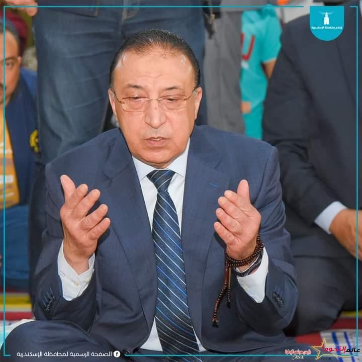 محافظ الإسكندرية يؤدي صلاة العيد بمسجد أبو العباس المرسي