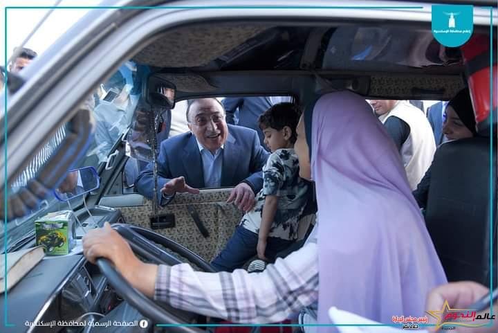 محافظ الإسكندرية يؤدي صلاة العيد بمسجد أبو العباس المرسي