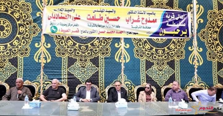 محافظ الشرقية يشهد إفتتاح موسم حصاد محصول القمح بأحد الحقول الزراعية بقرية صفيطه 