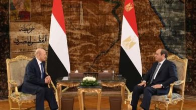 السيسي يستقبل رئيس مجلس القيادة الرئاسي بالجمهورية اليمنية