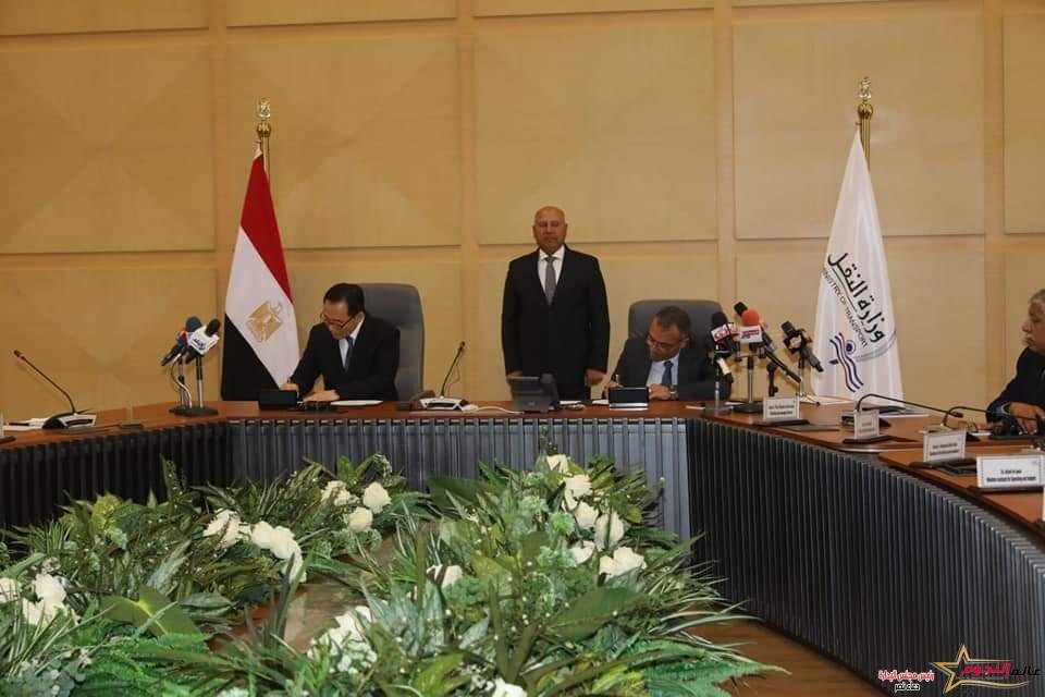 وزير النقل يشهد مراسم توقيع عقد بناء عدد 2 سفينة متعددة الأغراض MPC14K