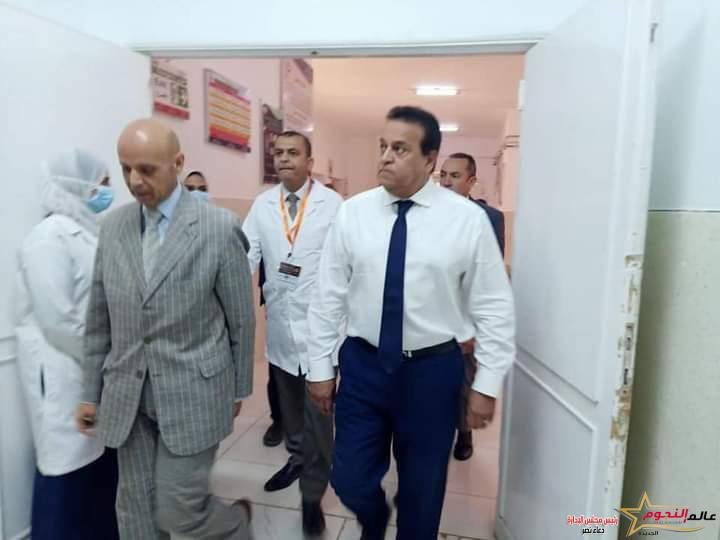 وزير الصحة يشيد بالخدمات المقدمة في مستشفى الصالحية المركزي ويوجه بصرف أجر شهر مكافأة للعاملين
