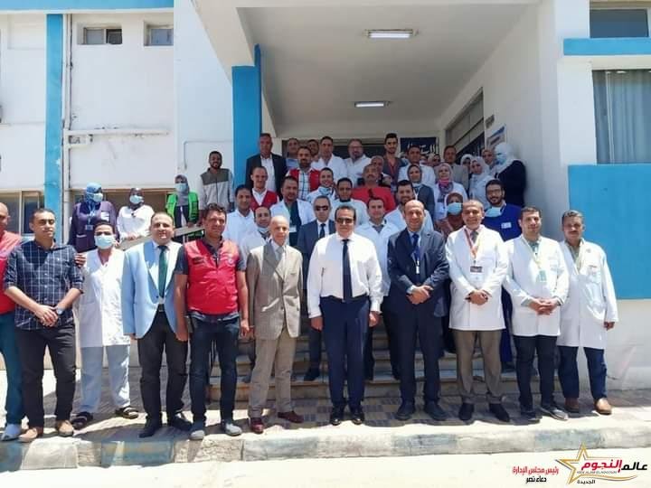 وزير الصحة يشيد بالخدمات المقدمة في مستشفى الصالحية المركزي ويوجه بصرف أجر شهر مكافأة للعاملين