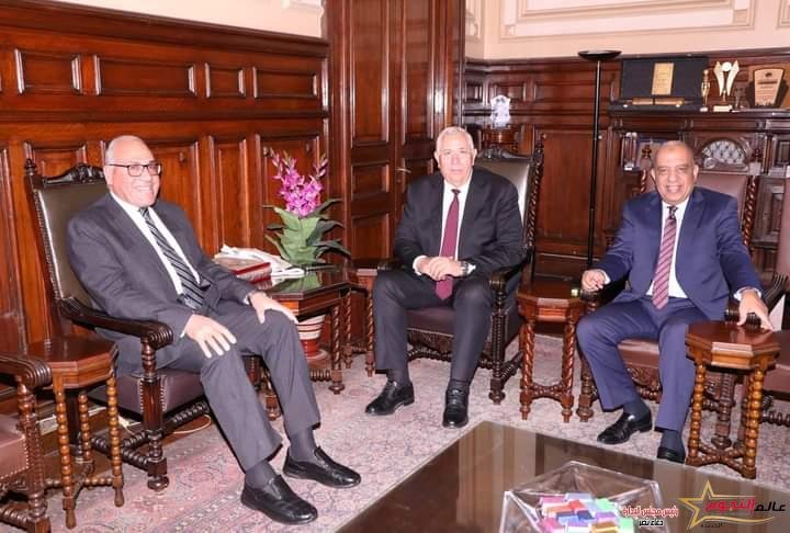 وزيرا الزراعة وقطاع الأعمال ورئيس العربية للتصنيع يبحثون تنمية انتاج وصناعة القطن وتطوير الميكنة الزراعية 1 وزيرا الزراعة وقطاع الأعمال ورئيس العربية للتصنيع يبحثون تنمية انتاج وصناعة القطن وتطوير الميكنة الزراعية