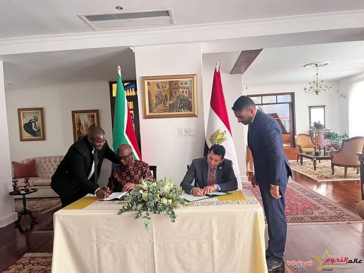 وزير الشباب والرياضة يوقع بروتوكول تعاون ثنائي مع نظيره الجنوب افريقي