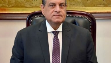 آمنة يتلقى تقريراً من غرفة العمليات والأزمات لمتابعة تنفيذ تعريفة الركوب الجديدة بالمحافظات