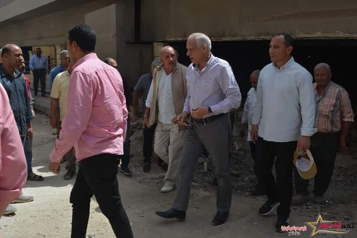 محافظ الجيزة يتابع أعمال رفع المخلفات وحاله النظافة بشوارع الزمر وربيع الجيزي والمنيب