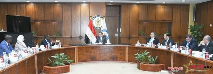 الملا يبحث سبل تعزيز التعاون بين الجانبين فى مجالات الغاز وخفض الانبعاثات والتعدين 2 الملا يبحث سبل تعزيز التعاون بين الجانبين فى مجالات الغاز وخفض الانبعاثات والتعدين