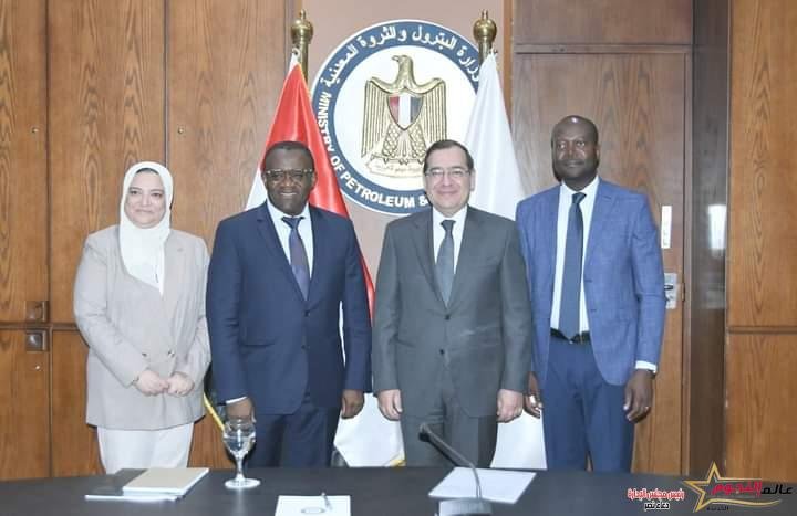 الملا يبحث سبل تعزيز التعاون بين الجانبين فى مجالات الغاز وخفض الانبعاثات والتعدين 1 الملا يبحث سبل تعزيز التعاون بين الجانبين فى مجالات الغاز وخفض الانبعاثات والتعدين