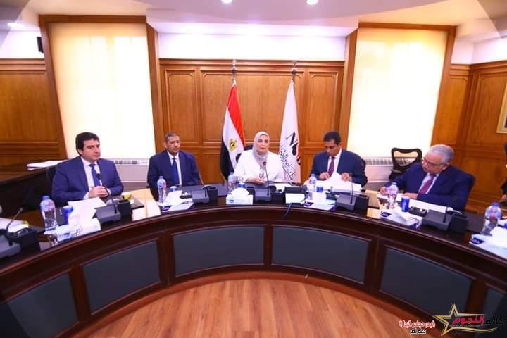 وزيرة التضامن الاجتماعي تعقد اجتماعًا مع رؤساء قطاعات بنك ناصر الاجتماعي