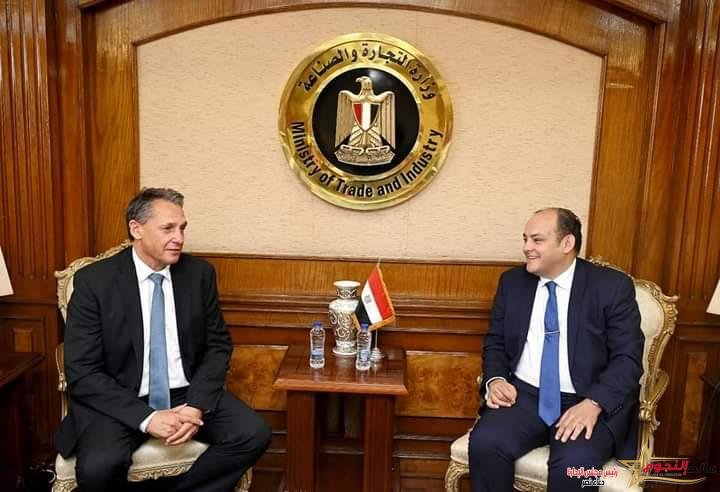 سمير يبحث مع وفد شركة مرسيدس - بنز تعزيز استثمارات الشركة بالسوق المصري 